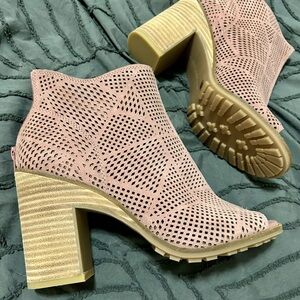 Like New Lucky brand Peep-Toe Ankle Booties